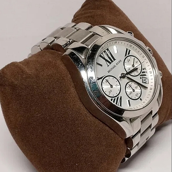 Michael Kors women's Silver Tone Chronograph w Date Oversized Quartz Watch. - Picture 3 of 8